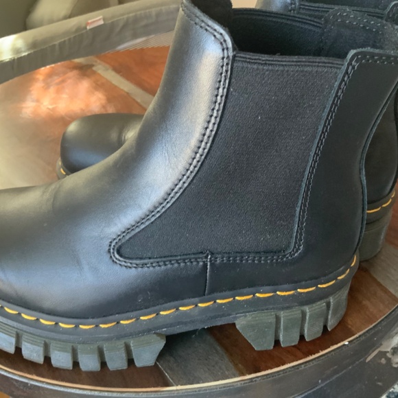 Dr Martins Platform Chelsea Boot - Picture 3 of 3